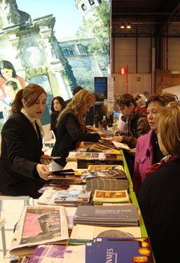 adsurenfitur2011.jpg